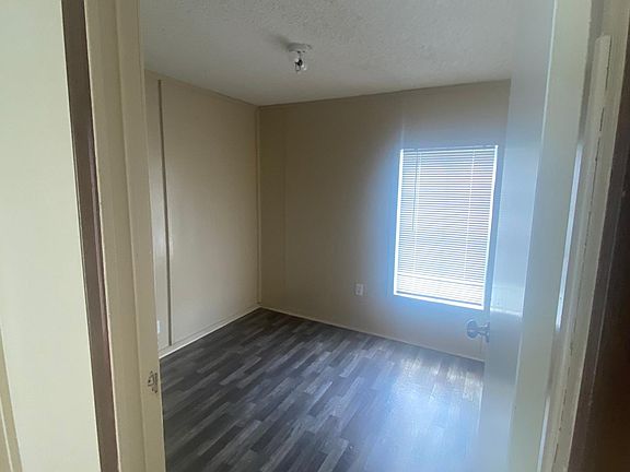 3rd image of 320 Willett Ln