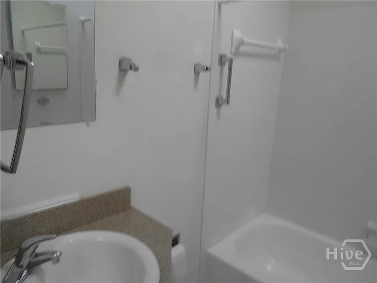 242 Price St — Photo 9