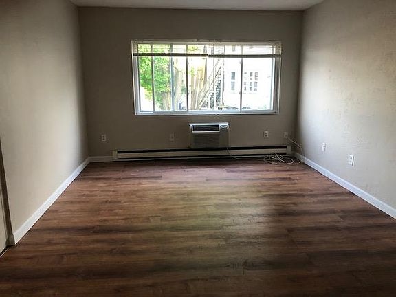 5th image of 81 Pond St Unit 23B