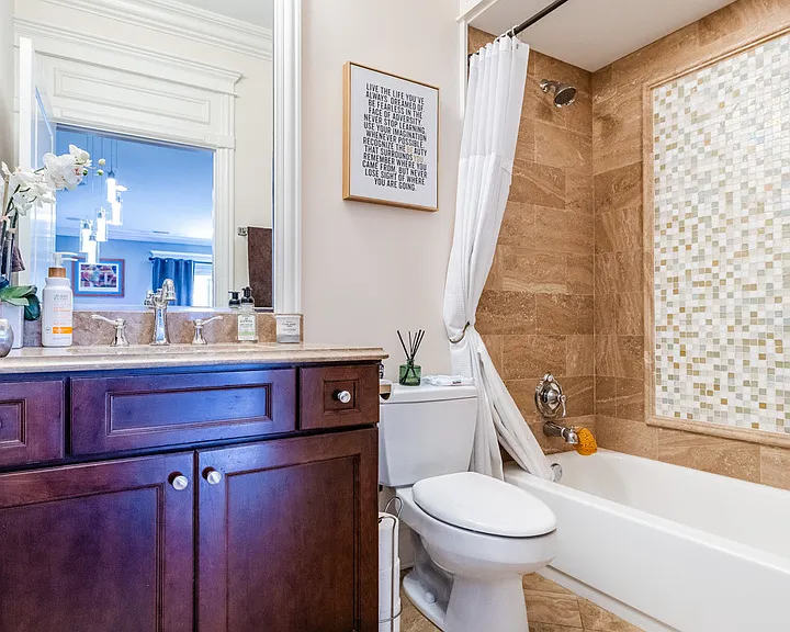 2540 W Diversey Ave #401 — Photo 7