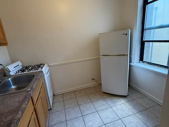5th image of 667 Ocean Ave #2T