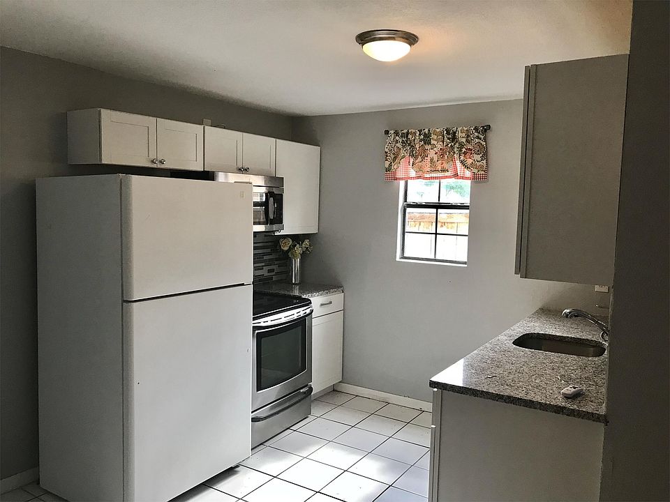 1st image of 532 W Mistletoe Ave #B