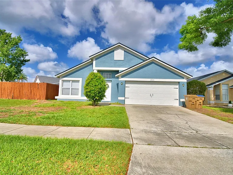 2935 Dickens Cir — Photo 32