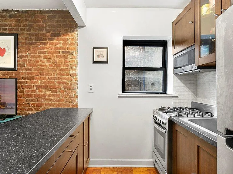 235 E 51st St #2D — Photo 2