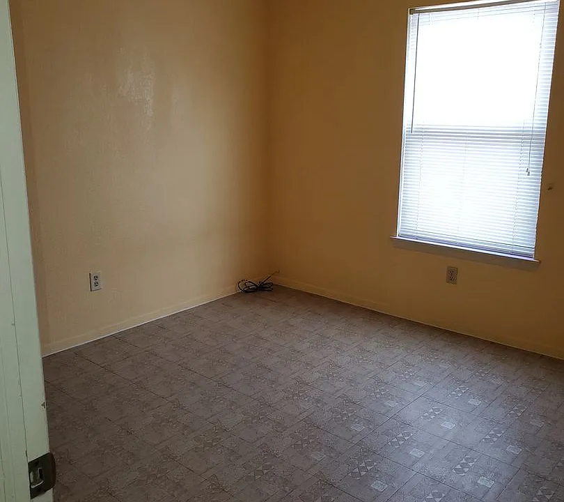 1102 Van Patten Ave
