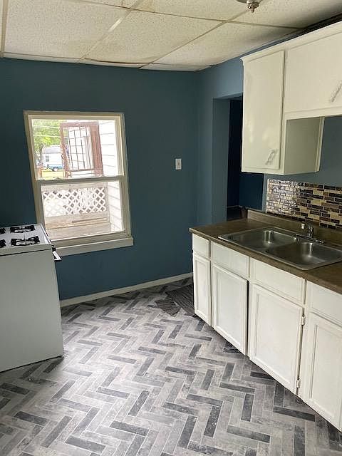 2nd image of 4-837 Underwood Ave #4