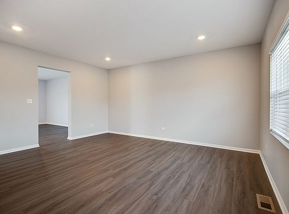 4th image of 16351 Siegel Dr