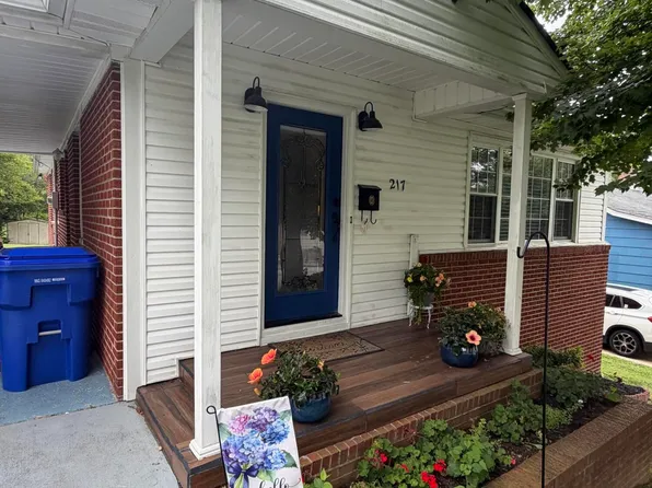 217 W Hicks St, Clinton, TN 37716