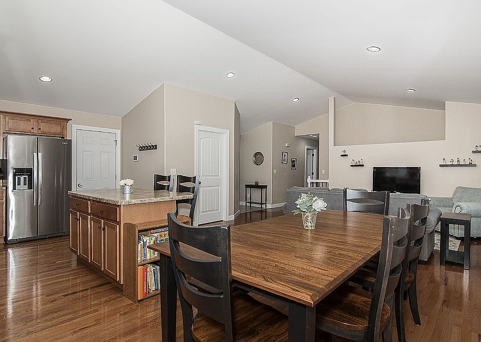 2nd image of 5133 Park Pl