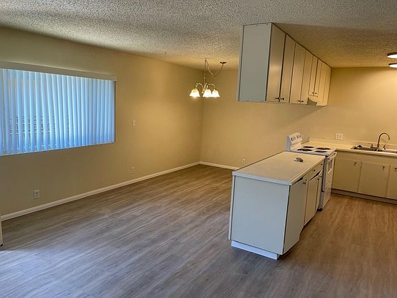 4th image of 1507 W Barbara Worth Dr #65