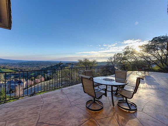 3rd image of 806 Sunnyslope Way