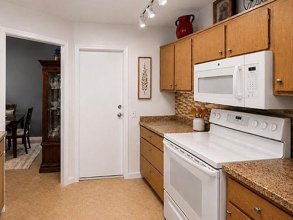 5th image of 13832 N 111TH Avenue