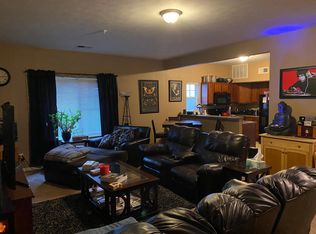 912 Fremont St APT 4, Manhattan, KS 66502