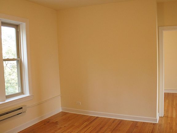2nd image of 2915-2921 W George St #2915-1