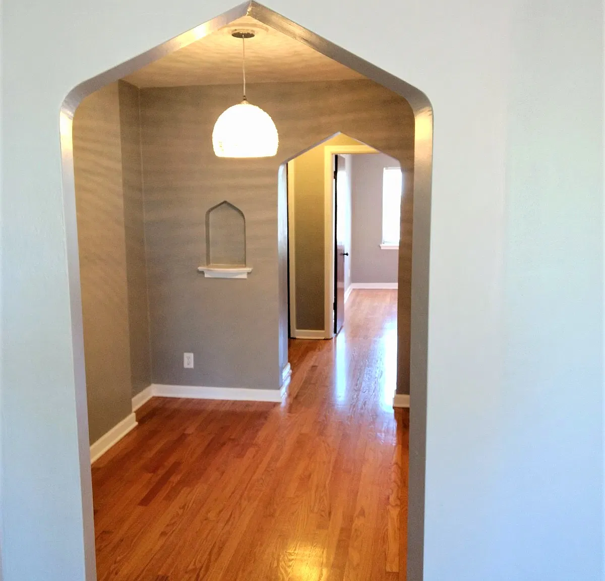 5604 Chippewa St — Photo 2