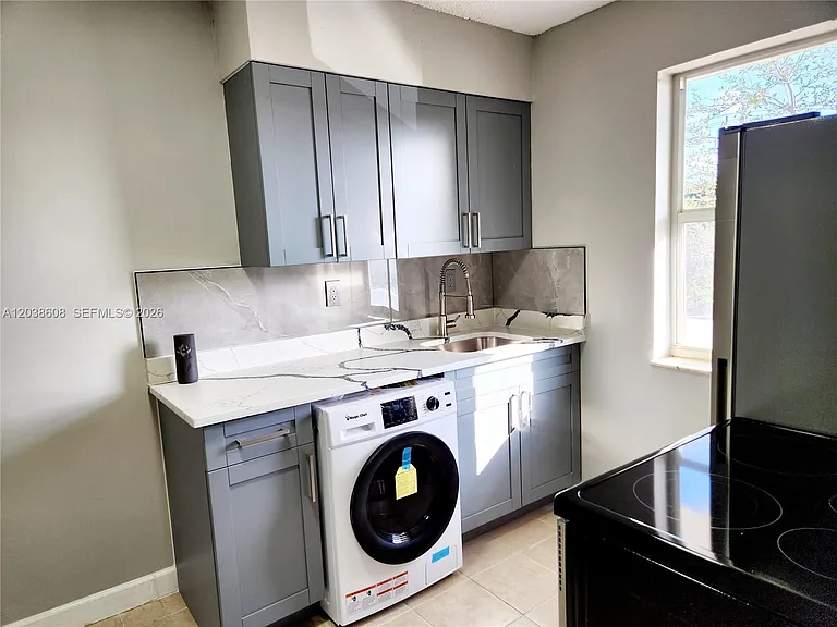 191 SW 15th St #202 — Photo 6