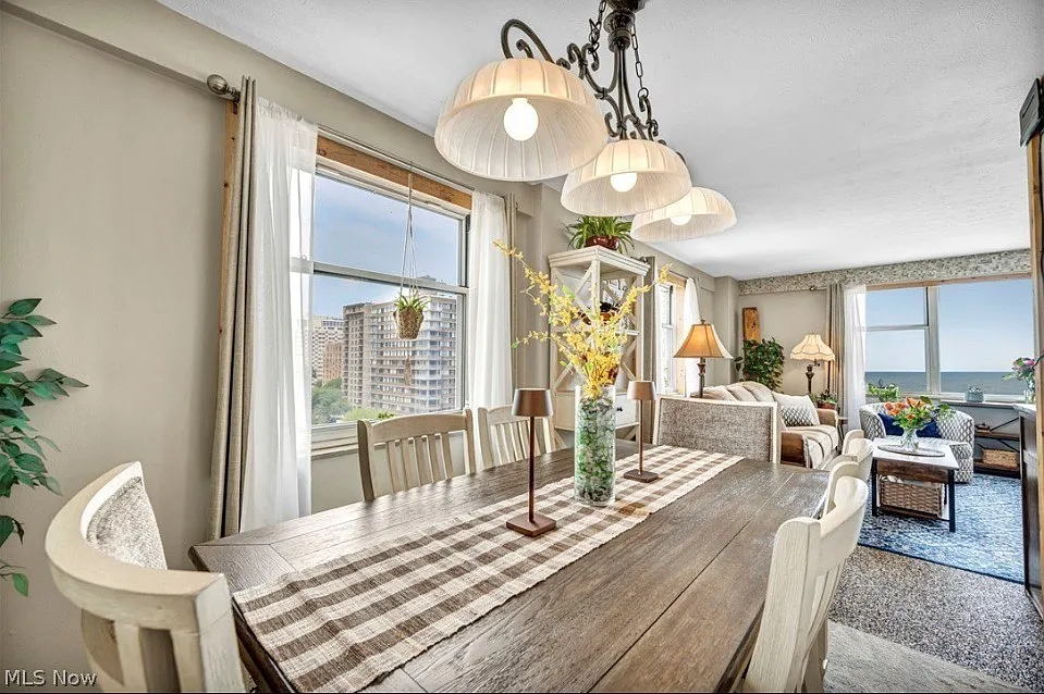 2 bed, 864 sqft, $1,850 — Photo 3
