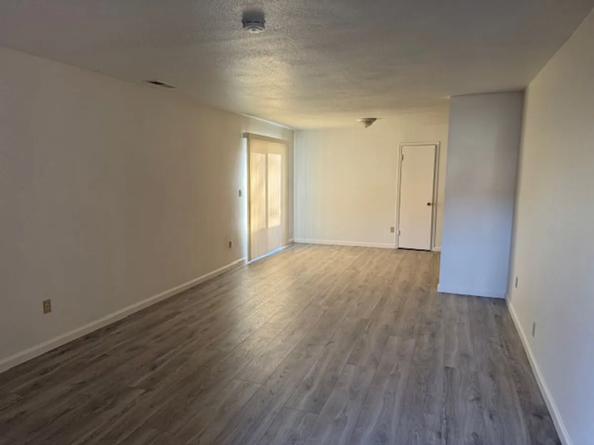Building Photo - 4207-4209 Casa Blanca Ln