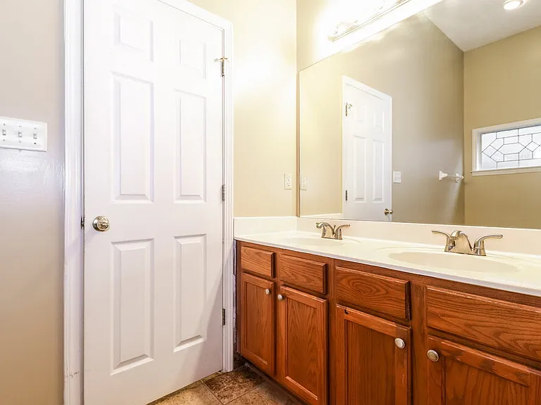8691 Overcup Oaks Dr — Photo 16