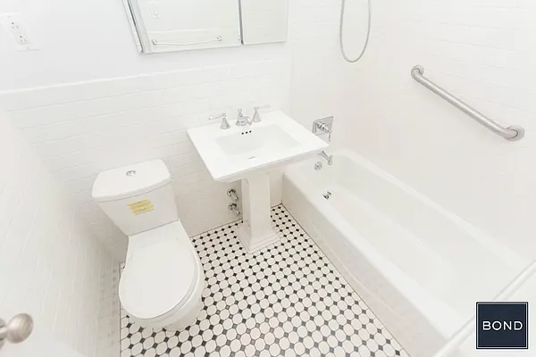 Rented by Bond New York | media 31