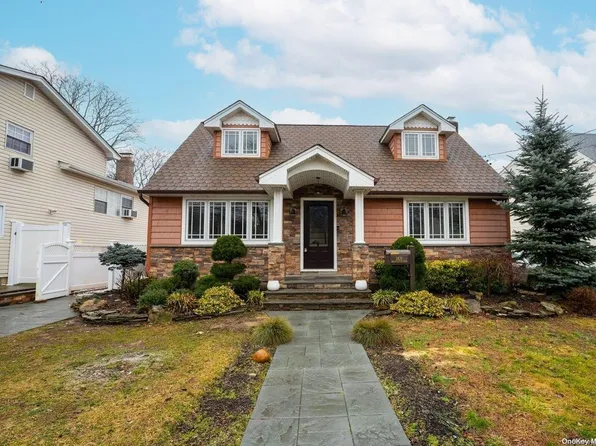 1421 Meadowbrook Road, Merrick, NY 11566