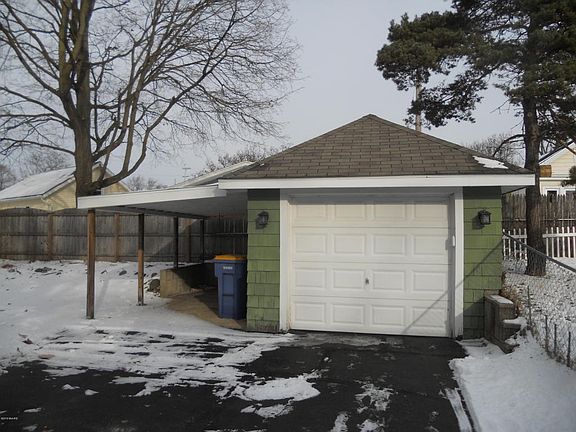 2nd image of 859 Beechwood St NE