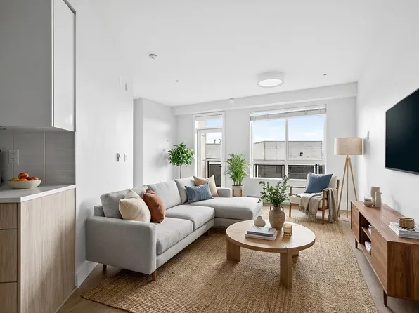 20061 Fraser Hwy #214, Langley, BC V3A 4G2