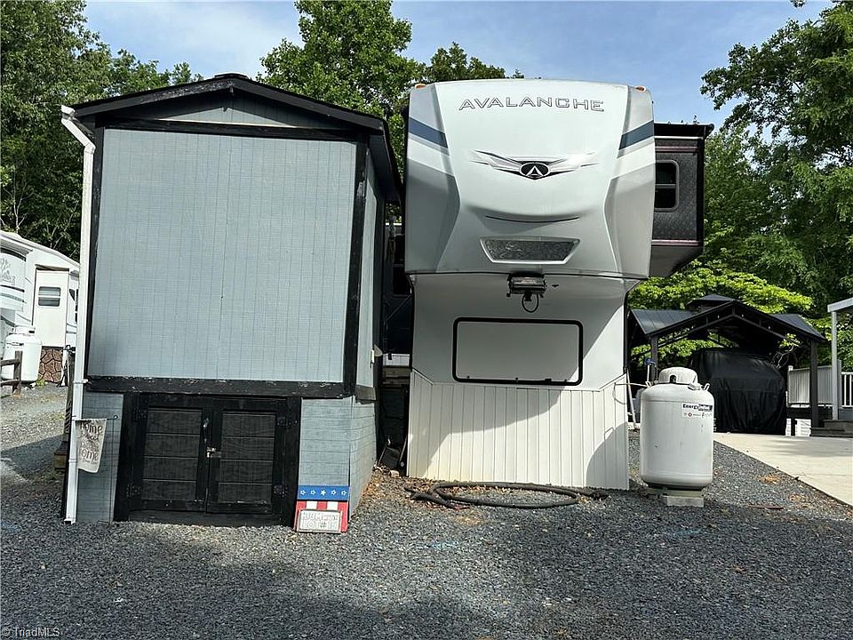 1st image of 133 Marina Dr