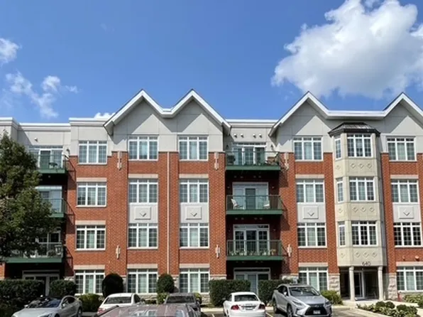 640 McHenry Rd APT 408, Wheeling, IL 60090