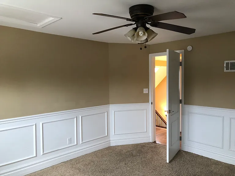 907 Vandalia St — Photo 16