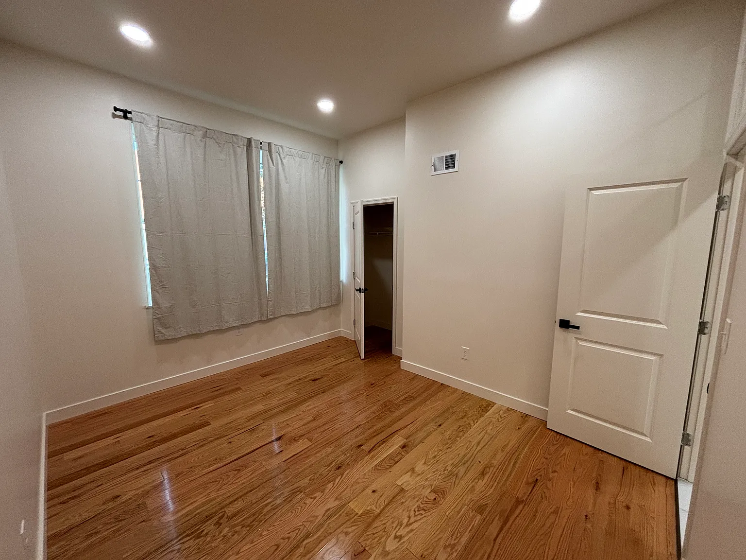 2 bed, $2,500 — Photo 2