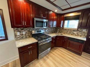 211 Venetian Blvd APT 1, Lindenhurst, NY 11757