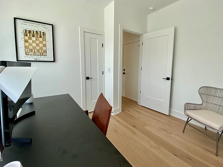 629 Queen St — Photo 8