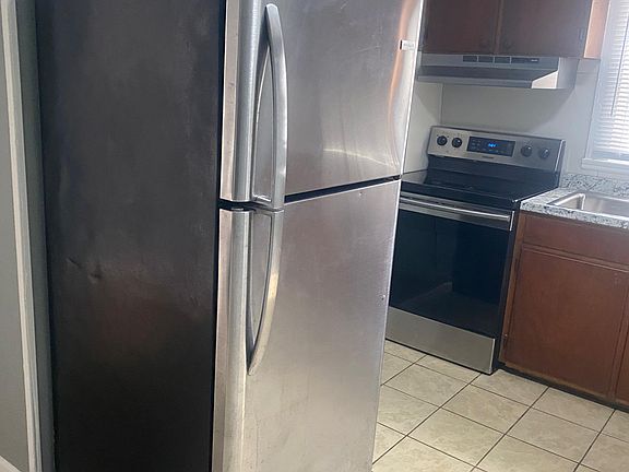 5th image of 212 Fairview Dr APT B