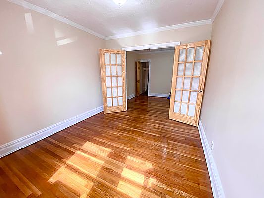4th image of 27-23 12th St #2