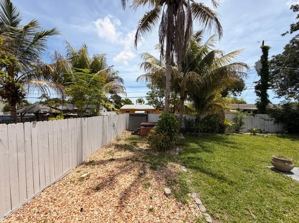 1720 SW 64th Avenue, North Lauderdale, FL 33068