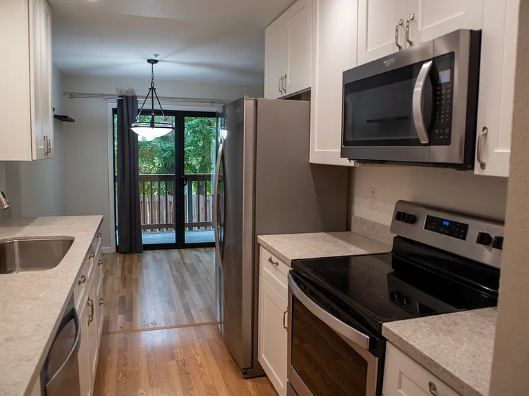 2115 Overlook Dr #B — Photo 3