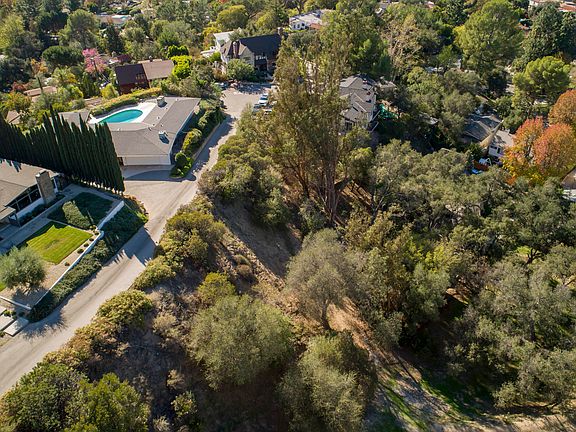 5th image of 3226 Menlo Dr