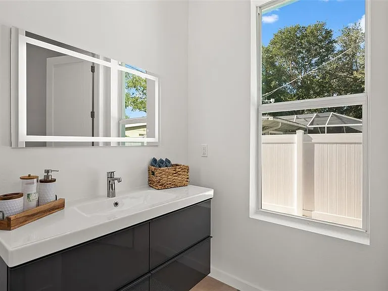 2365 Waldemere St — Photo 20