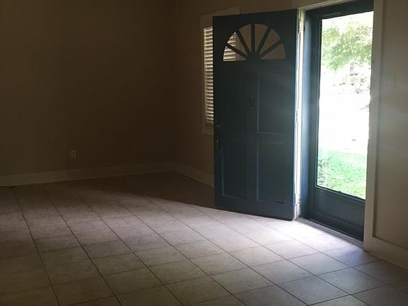3rd image of 218 Lake Ave