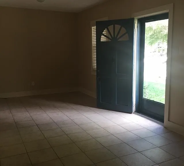 218 Lake Ave — Photo 3