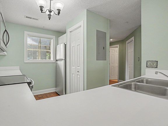 5th image of 1551 Spinnaker Dr. #5934