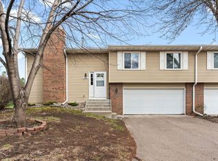 4683 Ridge Cliff Dr, Saint Paul, MN 55122