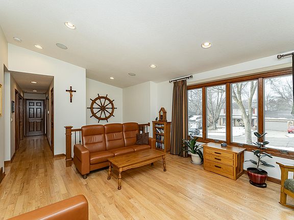 3rd image of 1504 20th Ave NE