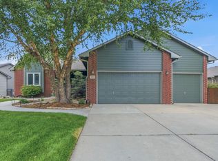 1301 E Rushwood Dr, Derby, KS 67037
