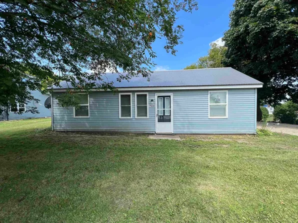 7939 Old Highway Rd, Peosta, IA 52068