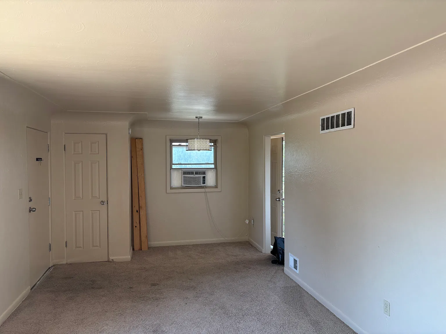 3 bed, 1004 sqft, $1,850 — Photo 2