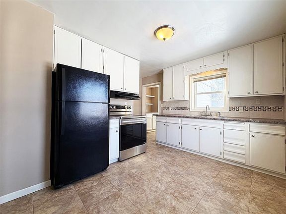 4th image of 35 Phipps Avenue