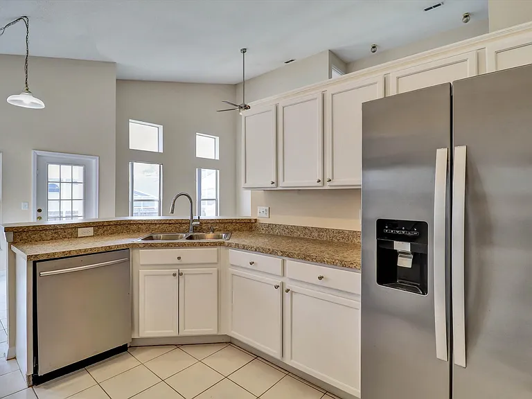 439 Riggs Cir — Photo 16