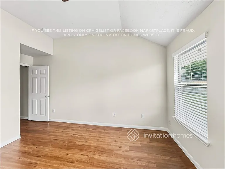 4026 Hawthorn Arbor Ct — Photo 11
